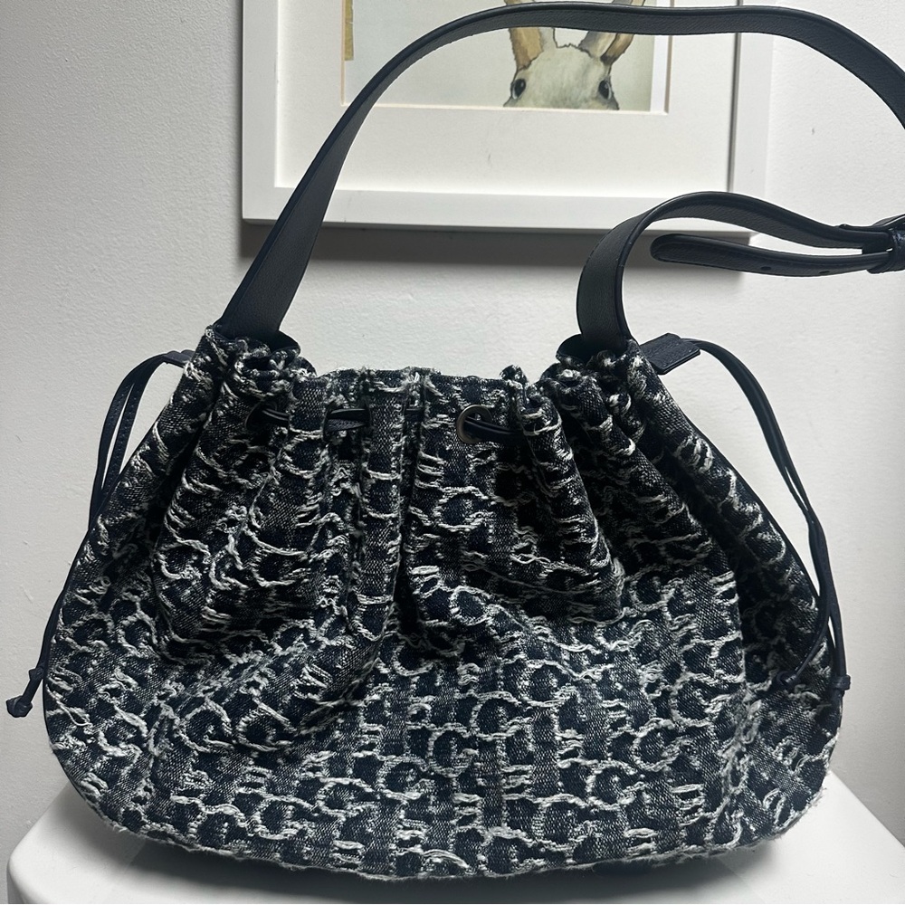 Laurence and Chico Navy and Cream Leather Shoulder Side Cinch Drawstring Bag